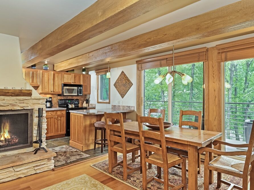 Chateau Roaring Fork 4 bedroom on River